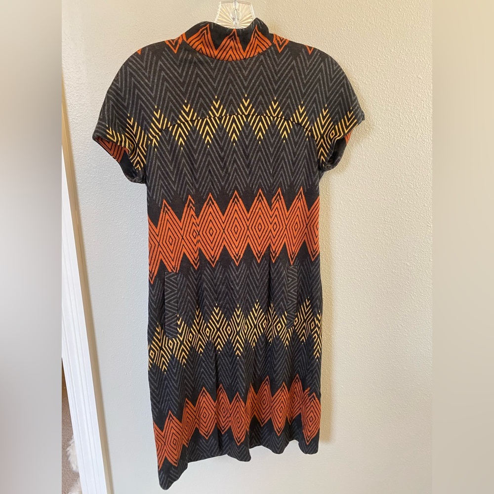 Women’s patterned fitted dress